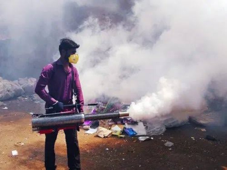 दिल्ली नगर निगम उड़ा रही जनता के खून पसीने की कमाई धुएं में - महेश मिश्रा