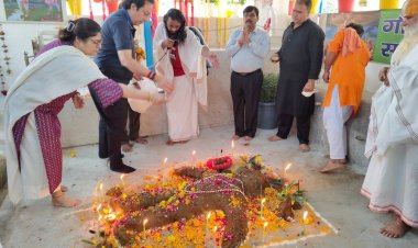 श्री सिद्ध पीठ शनि मन्दिर नौएडा में मनाया गया गौवर्धन पर्व