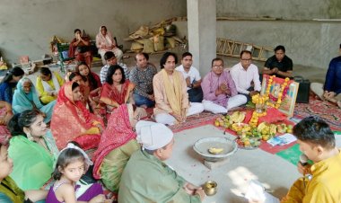 गाजियाबाद में कायस्थों ने सामूहिक रूप से की कलम दवात की पूजा