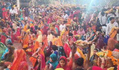 उदीयमान सूर्य को अर्घ्य देने के साथ छठ महोत्सव का समापन