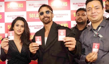 हर्षवर्द्धन व सांची राय ने इलेक्ट्रॉनिक्स मार्ट के 'लकी ड्रा' के विजेताओं को 50 लाख के पुरस्कार बांटे
