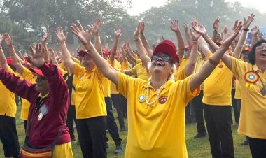  मौज मस्ती के साथ मनाया गया हंसी योग क्लब का 10वां वार्षिक दिवस