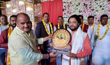 बक्सर में ऐतिहासिक कार्तिक महोत्सव में शामिल हुए ज्योतिषाचार्य गौतम ऋषि