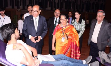 एमिटी के छात्रों ने रक्तदान करके दिया ‘रक्तदान महादान’ का संदेश