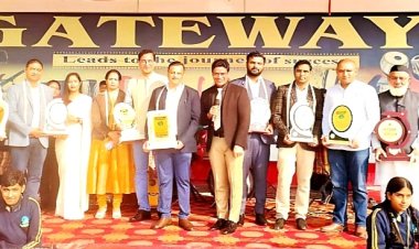 गेटवे स्कूल में चिकित्सकों को किया गया सम्मानित