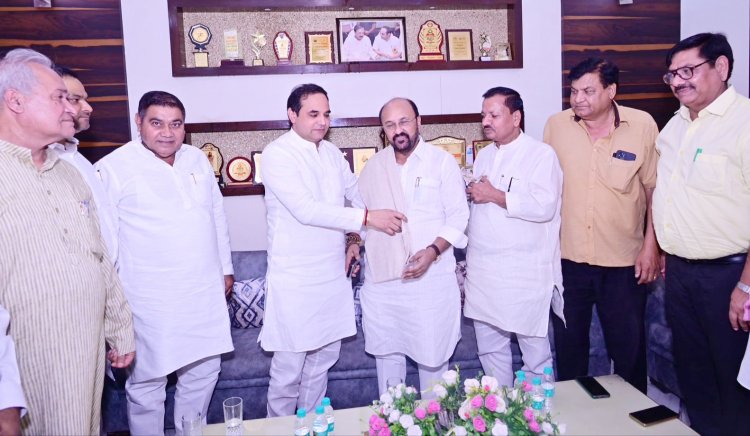 फोनरवा अध्यक्ष के आवास पर पहुंचे शिक्षा मंत्री, उठाई गई कई मांगे 