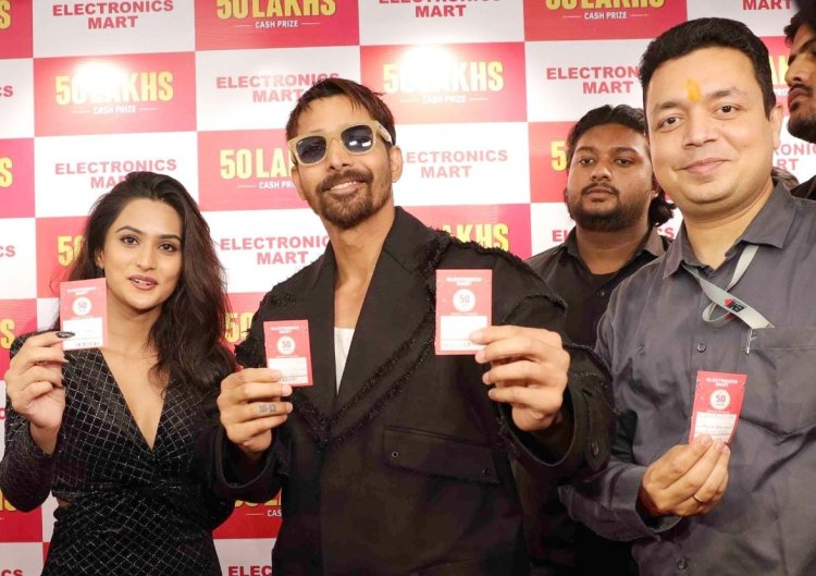 हर्षवर्द्धन व सांची राय ने इलेक्ट्रॉनिक्स मार्ट के 'लकी ड्रा' के विजेताओं को 50 लाख के पुरस्कार बांटे