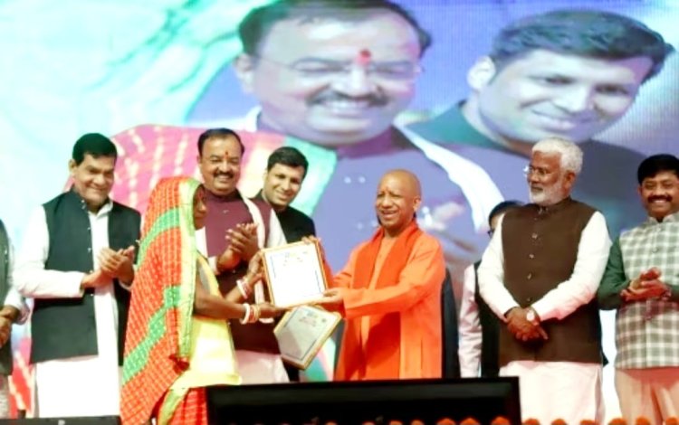 योगी ने आगामी कुम्भ मेला से पूर्व प्रयागराज में नागरिक-केंद्रित सेवाओं का शुभारंभ किया