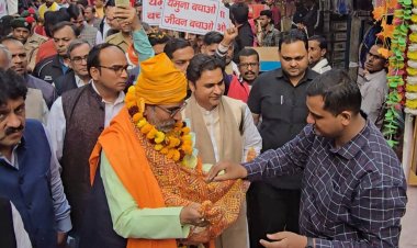 यमुना भिक्षु रविशंकर तिवारी ने किया भिक्षाटन महायज्ञ, बदरपुर एनटीपीसी गेट-3 से निकली यात्रा