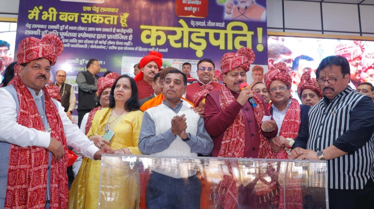 देश के ट्रीमैन बन गए घनश्याम ज़वेरी, लक्की ड्रा के विजता उड़ीसा के अशोक डिडवानिया  पेड़ लगकर बन गए करोड़पति