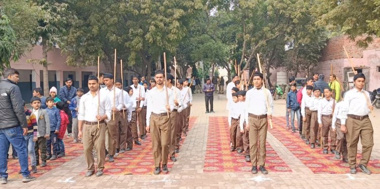 वीर बाल दिवस पर नोएडा में आरएसएस द्वारा बाल स्वयंसेवकों का पथ संचलन आयोजित
