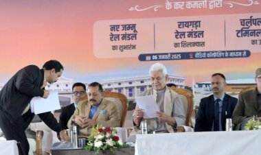 नरेन्द्र मोदी ने कई रेल परियोजनाओं की रखी आधारशिला, किया उद्घाटन