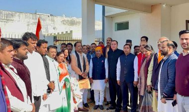मंत्री कुंवर ब्रजेश सिंह द्वारा भाजपा जिला कार्यालय पर किया गया ध्वजारोहण