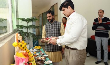 आईएमएस नोएडा में वैदिक मंत्रोचार के साथ मां सरस्वती की पूजा