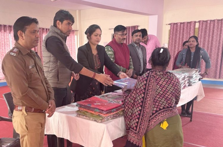 कामायनी फाउंडेशन ने ज़िला कारागार गौतम बुद्ध नगर में महिला कैदियों को वितरित किए कपड़े 