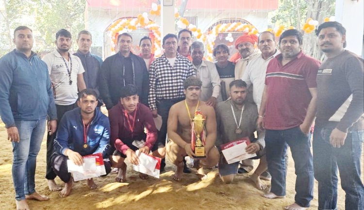 गुरु मुन्नी अखाड़े की कुश्ती प्रतियोगिता में राबिन ने जीता पहला पुरस्कार
