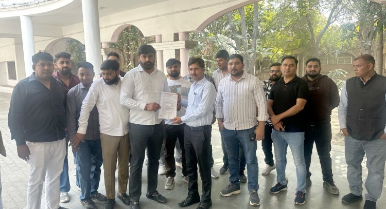 ओवरलोड वाहनों की अवैध वसूली के खिलाफ ट्रांसपोर्ट एसोसिएशन ने खोला मोर्चा