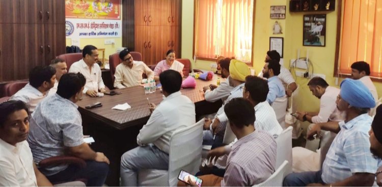 राज्य वस्तु एवम् सेवा कर विभाग नोएडा के अधिकारियों ने उद्यमियों के साथ मिलकर चलाया जागरूकता अभियान