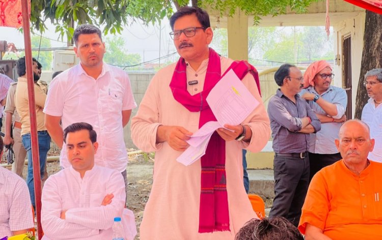 हम उस संस्कृति को मानने वाले लोग हैं, जहां सभी धर्म का सम्मान सिखाया जाता है - धीरेन्द्र सिंह