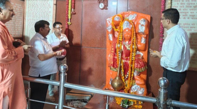 शनि जयंती पर नोएडा प्राधिकरण सीईओ ने की विशेष पूजा अर्चना 