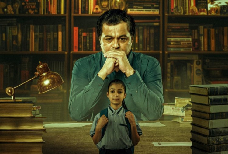 लुटेरे मुगलों को हीरो की तर्ज पर अकबर दी ग्रेट लिखा गया और हिंदू शासको को विलन बताया गया