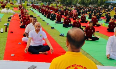 प्रयाग आरोग्यम केन्द्र ने लखनऊ के 105 स्थानों पर लगाए योग शिविर, लगभग एक लाख लोगों को कराया योगाभ्यास 