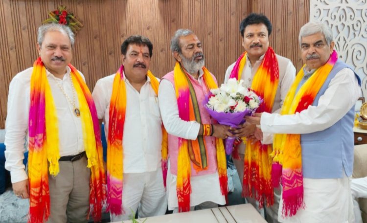 राष्ट्रीय परशुराम परिषद के सभी सदस्यों को समाज के कमजोर व्यक्तियों के लिए आवाज उठानी चाहिए : आलोक द्विवेदी 