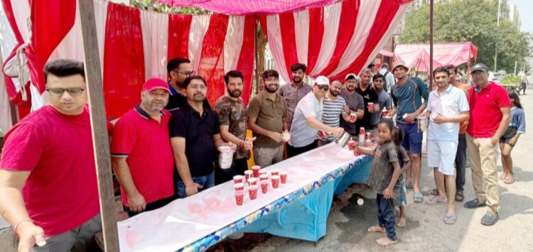 स्प्रिंग मीडोज़ क्रिकेट क्लब ने ग्रेटर नोएडा वेस्ट में 3000 गिलास शरबत वितरित कर लोगों को गर्मी से दी राहत