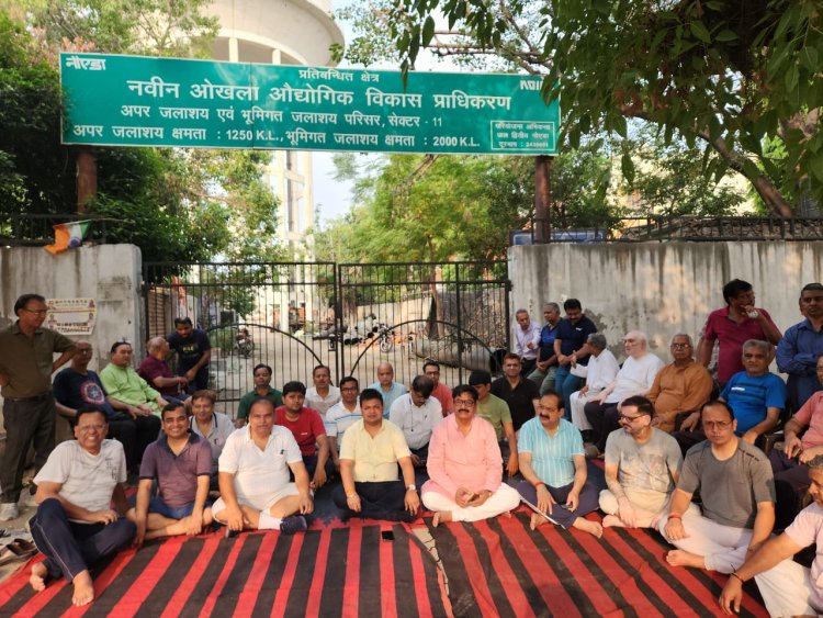 पानी की समस्या के चलते सेक्टर 11 निवासियों ने किया धरना प्रदर्शन
