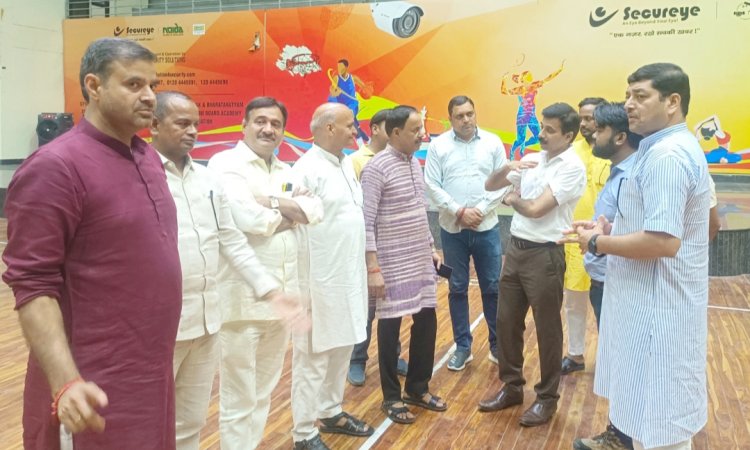 21 जून योग दिवस की तैयारियों के लिए भाजपा नोएडा महानगर अध्यक्ष ने किया स्टेडियम का निरीक्षण