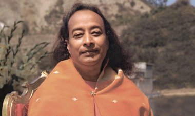 गुरु मौन ईश्वर की अभिव्यक्त वाणी हैं