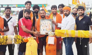 शिवसेना (शिंदे) गौतम बुद्ध नगर प्रमुख आदेश राठी ने नोएडा से गढ़मुक्तेश्वर तक यात्रा कर की कावड़ियों की सेवा
