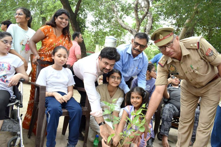 विश्व पर्यावरण संरक्षण दिवस पर दिव्यांग बच्चों ने पुलिस के साथ मिलकर चलाया पौधारोपण अभियान