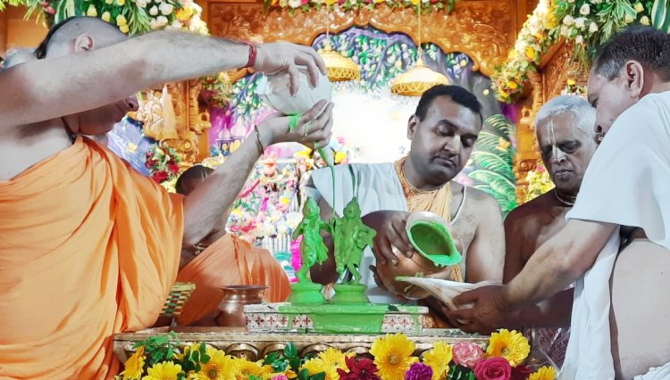 इस्कॉन नोएडा में बहुत धूमधाम से मनाया गया भगवान बलराम का जन्मोत्सव