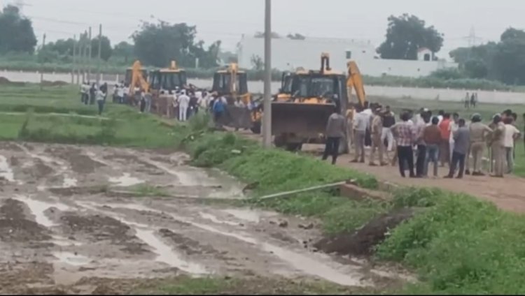 ग्रेटर नोएडा प्राधिकरण ने करोड़ों की जमीन को कराया अतिक्रमण मुक्त