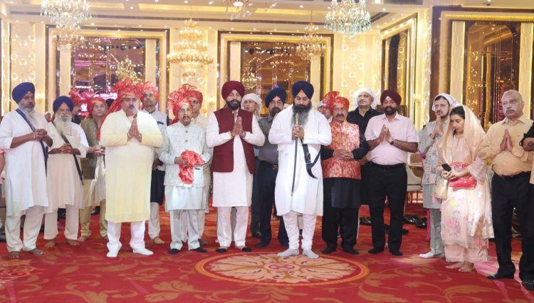 नोएडा पंजाबी समाज ने शपथ ग्रहण समारोह में दिखाई पंजाबी समाज की एकजुटता