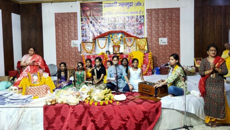 शाम्भवी महामुद्रा ट्रस्ट ने किया दुर्गा सप्तसती पाठ एवं 251 दीपों की महाआरती का भव्य आयोजन