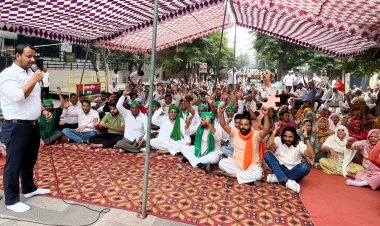 कागज बोलता है किसानों का नोएडा प्राधिकरण पर बकाया है - सुधीर चौहान