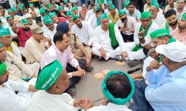 नोएडा प्राधिकरण पर अनिश्चितकालीन धरना प्रदर्शन हुआ शुरू - अशोक चौहान