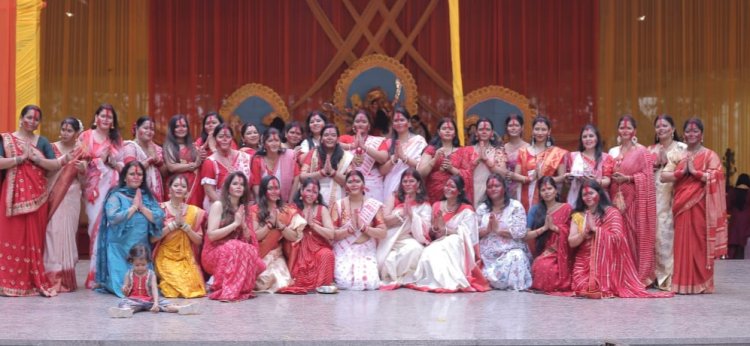 गुलशन बेलिना सोसाइटी में नवरात्रि महोत्सव का समापन, सिंदूर खेला और माँ दुर्गा का विसर्जन