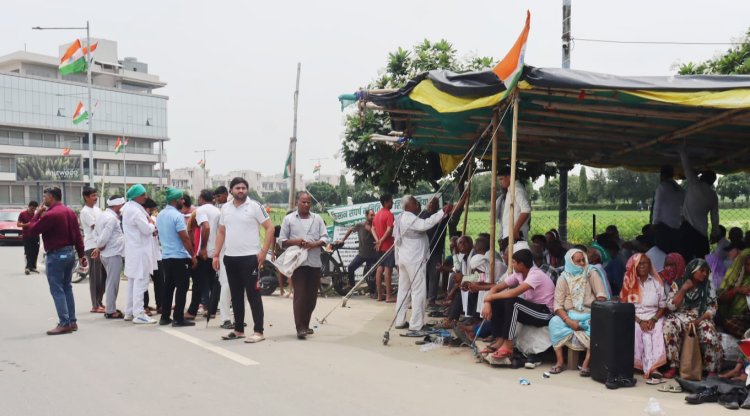 वेव सिटी के निवासियों ने ली चैंन की सांस, अराजक तत्वों के धरने—प्रदर्शन से थे परेशान