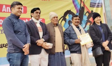 कविता के माध्यम से विशिष्ट अतिथि पंडित साहित्य चंचल ने किया खेलों के प्रति जागरूक