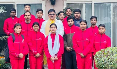 नेशनल ताइक्वांडो प्रतियोगिता के लिए उड़ीसा रवाना हो रही टीम से जेवर विधायक ने मिल बढ़ाया खिलाड़ियों का उत्साह