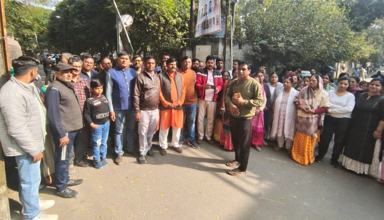 नवनिर्वाचित आरडब्ल्यूए 34 टीम ने सोसायटी की सुरक्षा एवं सफाई व्यवस्था को लेकर निवासियों के साथ की बैठक