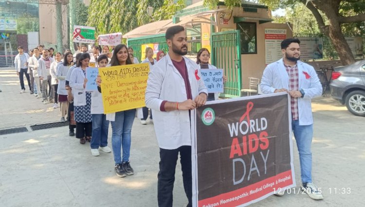 विश्व एड्स दिवस पर निकाली जागरूक रैली