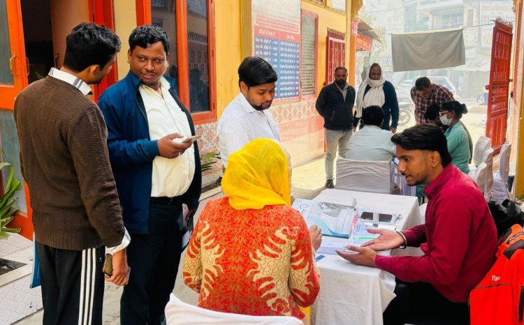 निःशुल्क कैंसर व हेल्थ चेकअप कैंप में बुजुर्गों को मिला परामर्श