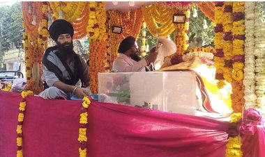 नोएडा पंजाबी समाज ने किया शाहना नगर कीर्तन का स्वागत, बांटा लंगर प्रसाद