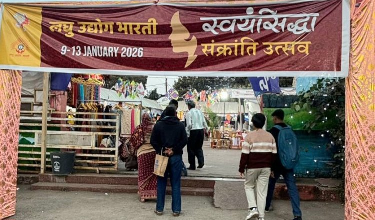 स्वयंसिद्धा प्रदर्शनी में बनारसी, चंदेरी, जयपुर के परिधान बने आर्कषण का केंद्र