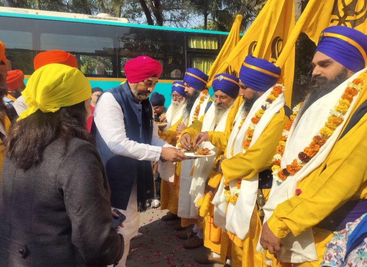 गुरु ग्रंथ साहिब जी की अगवाई में पंज प्यारें जी के साथ निकाला गया  नगर कीर्तन, जगह-जगह हुआ स्वागत