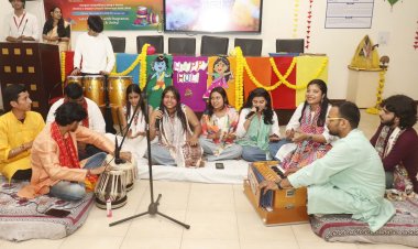 आईएमएस नोएडा में खेली गई फूलों की होली